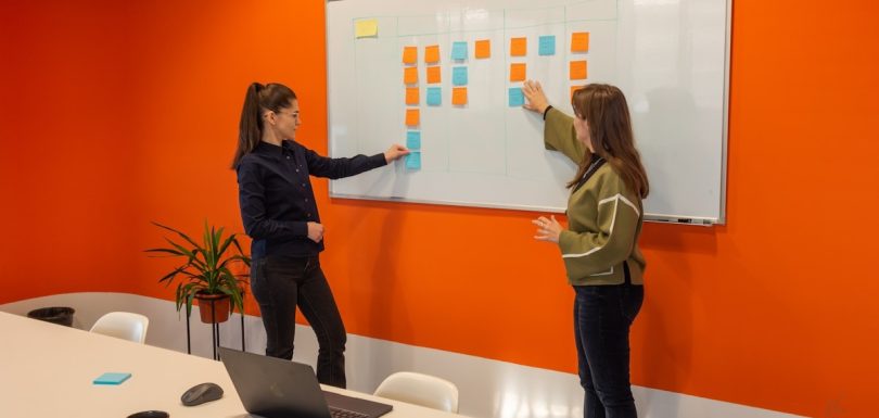 Comparativa ESP Mautic vs Mailchimp equipo marketing