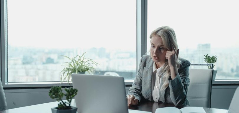 Cómo pueden liderar juntos los CEO y CIO la transformación de la inteligencia artificial