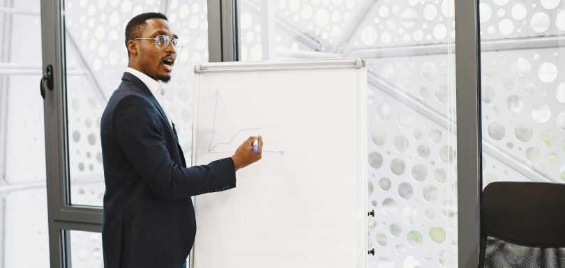 Estrategia basada en reglas impulsada por información de precios del CRM