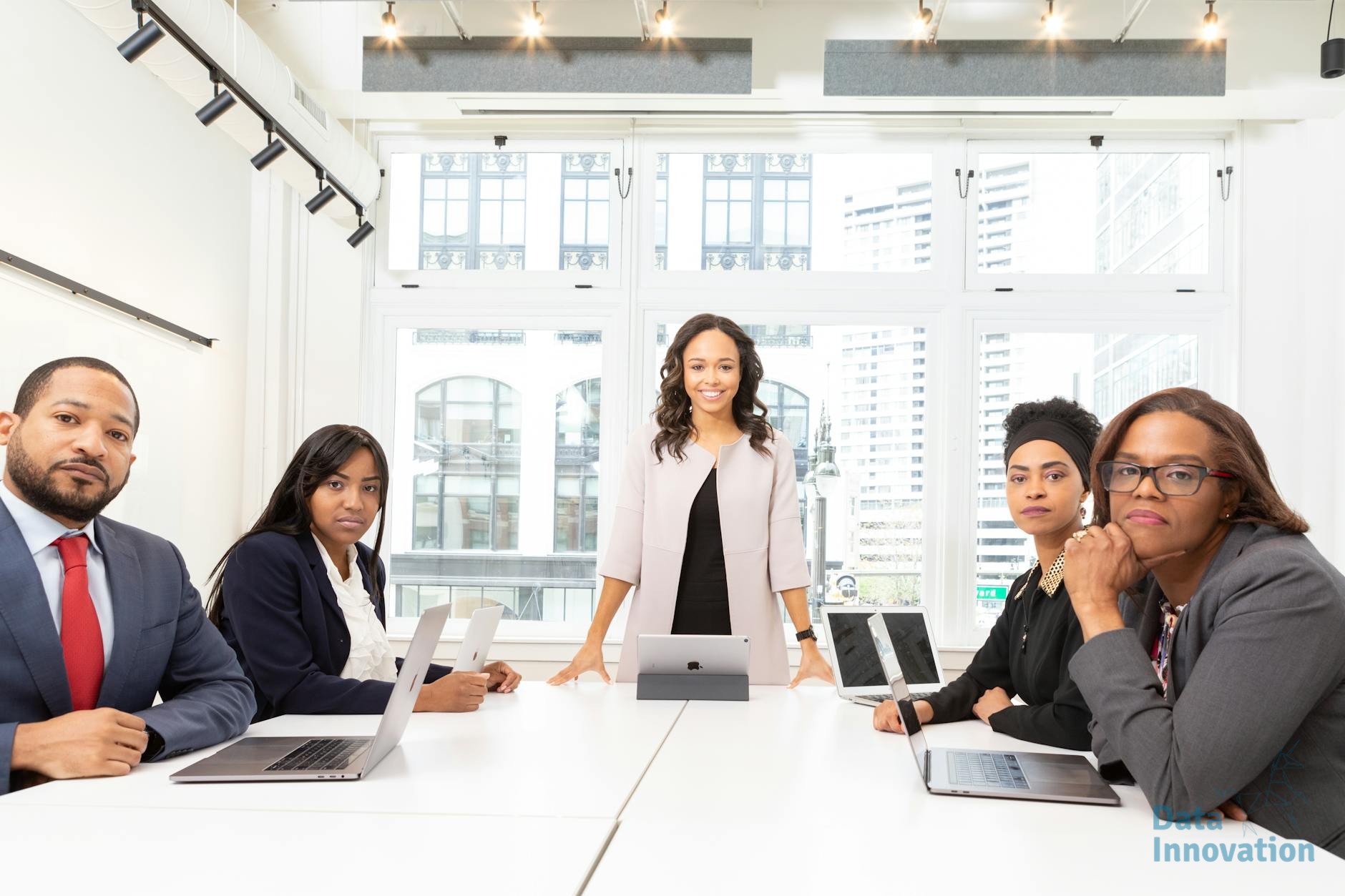 MamaCRM redefine el CRM en redes sociales estableciendo un nuevo estándar en gestión estratégica y relaciones con clientes.